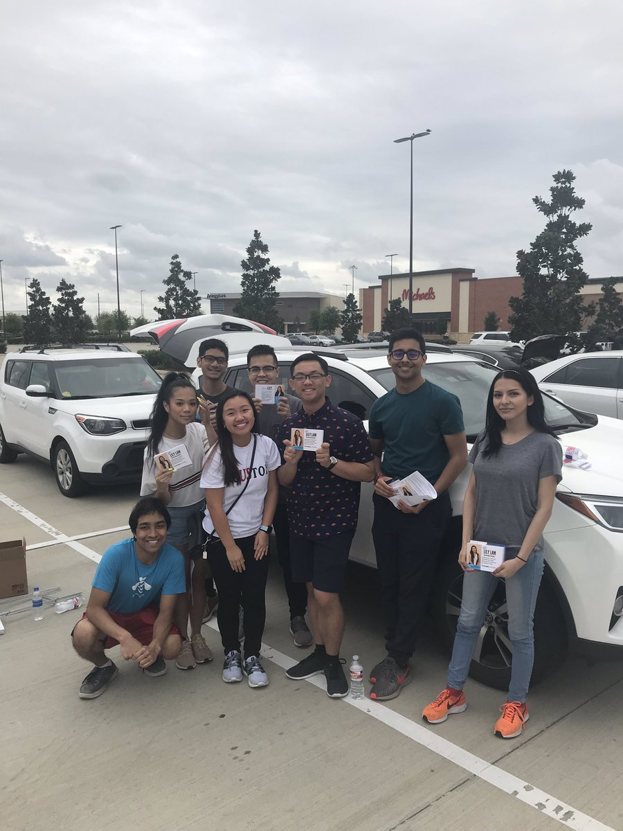 LilyLamPos5's tweet photo. Thank you everyone for coming out to blockwalk today! #youthempowerment #civicengagement https://t.co/Zf7stWiR1w