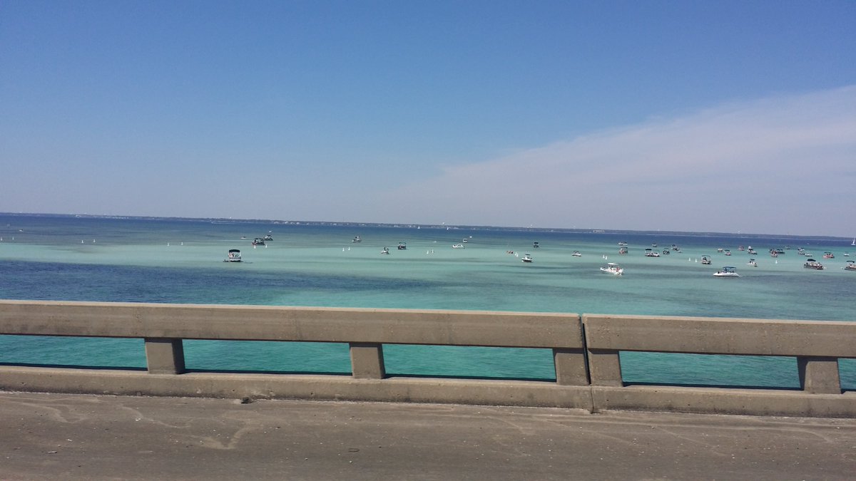 Mrs_Kincaid13's tweet photo. Love the water on days like this.
#Destin
#vacation 
#homeforus https://t.co/KxEQyZFNqX
