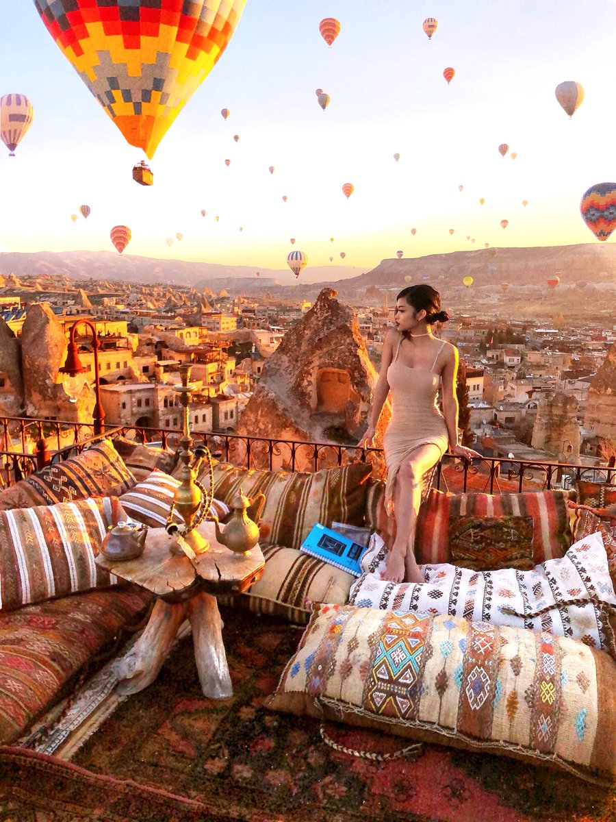 Alythuh's tweet photo. In love with the morning hot air balloons, Turkey. 🎈❤️ https://t.co/gqTFxkhbNN