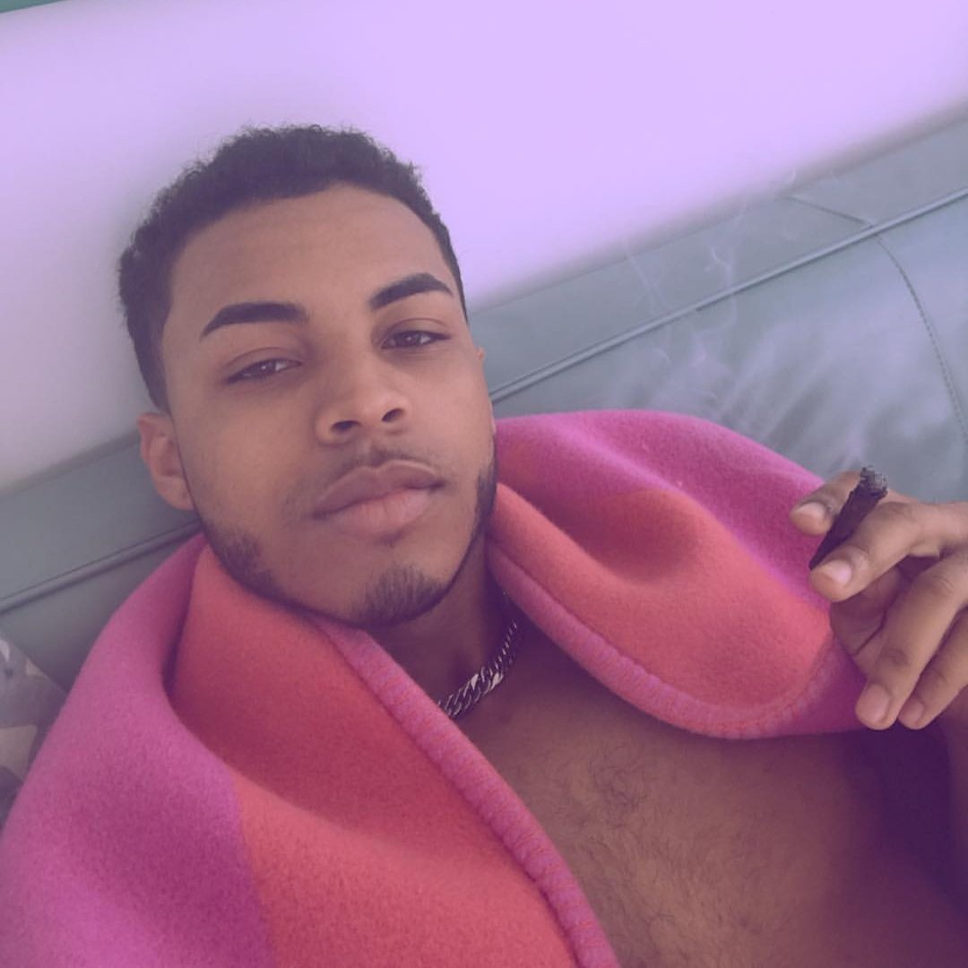 nohartistic's tweet photo. #NouvellePhotoDeProfil https://t.co/ibwT6voJKG