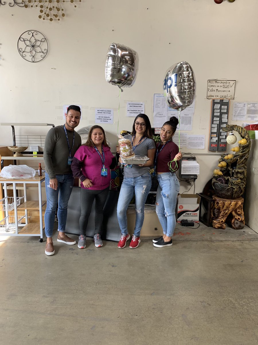 MannyMartin_LA's tweet photo. Rewarding the team at Jenin Home Furnishing with lunch! These ladies are always on their A Game! #SNAPBenefit #Reciprocity @SnapBenefit https://t.co/0FT6HdvLlO