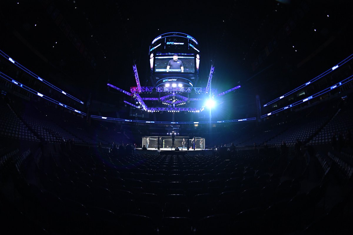 We are LIVE!
#UFCNashville starts NOW on ESPN+ ➡️ http://plus.espn.com/ufc