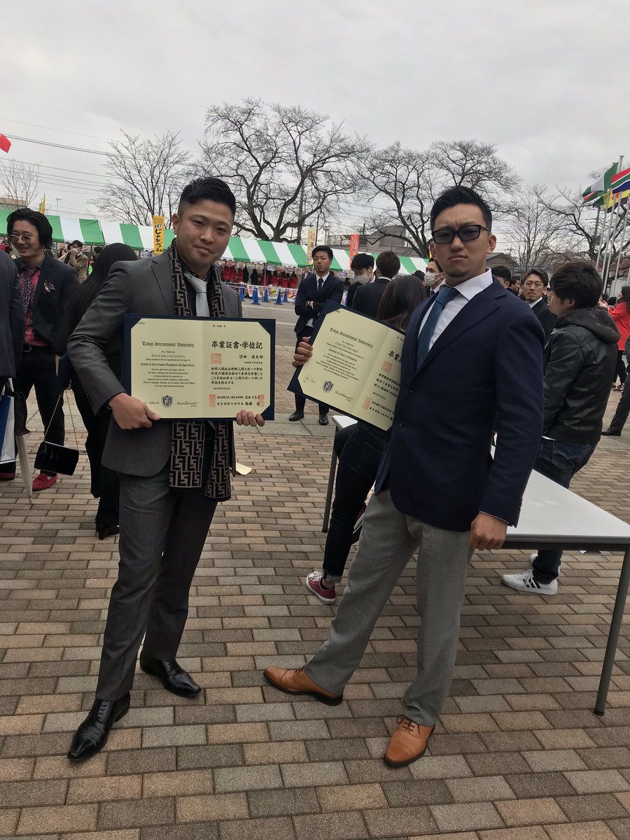 hahanaruDIG's tweet photo. なんかわかんないけど
地元も違うけど
こーゆー時一緒よね。
#job良い〜
野球部だった。 https://t.co/BdGKkEtjkj