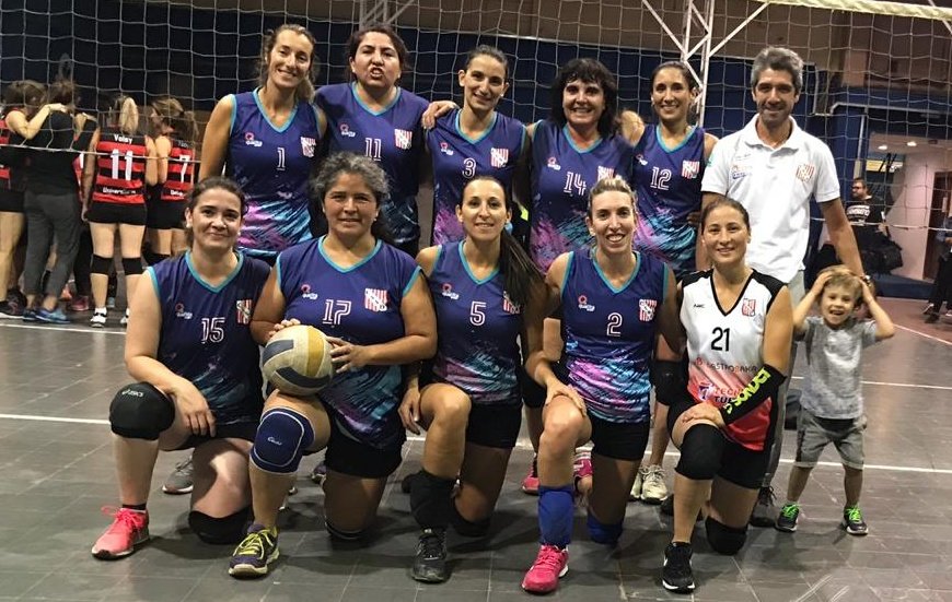 SansinenaSyD's tweet photo. #Voley Debut para las chicas de #Sansinena ante Club Universitario.
La Cat. Maxi cayó por 25-23 y 25-27 y Primera Libre por 25-16 y 25-17.
#VamosRojo #VamosCerri https://t.co/2g2DHUcLIP