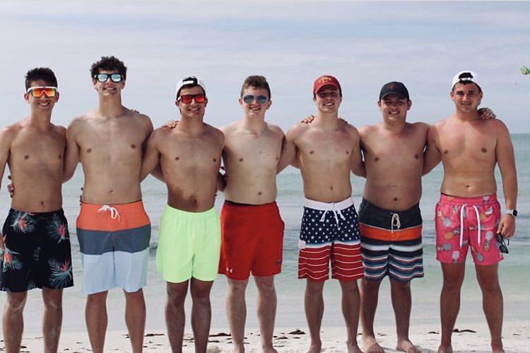 brooks328's tweet photo. Senior trip with the bros ✅ https://t.co/5suBFU5qdd