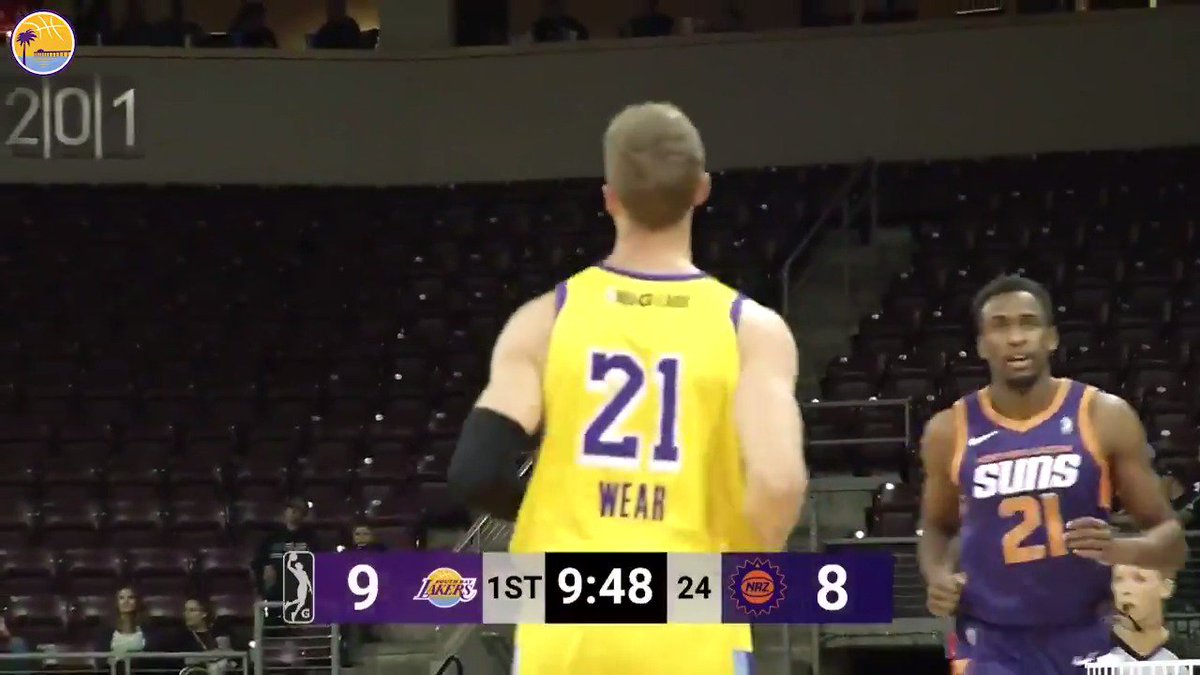T Wear is RAINING THREES!
He opened up the game by sinking three straight buckets from beyond the arc. π₯π₯π₯