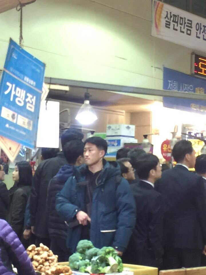 민생안정과 국가안보 두 정책을 잘 이끌었던 군사정권의 대통령 두분을 악질적으로 몰아세운 민주팔이 좌익폭도들, 이 사태를 어떻게 해명하는지 봅시다. 국부 이승만대통령을 매도하며 그당시 보다 더한짓을 하는군요.