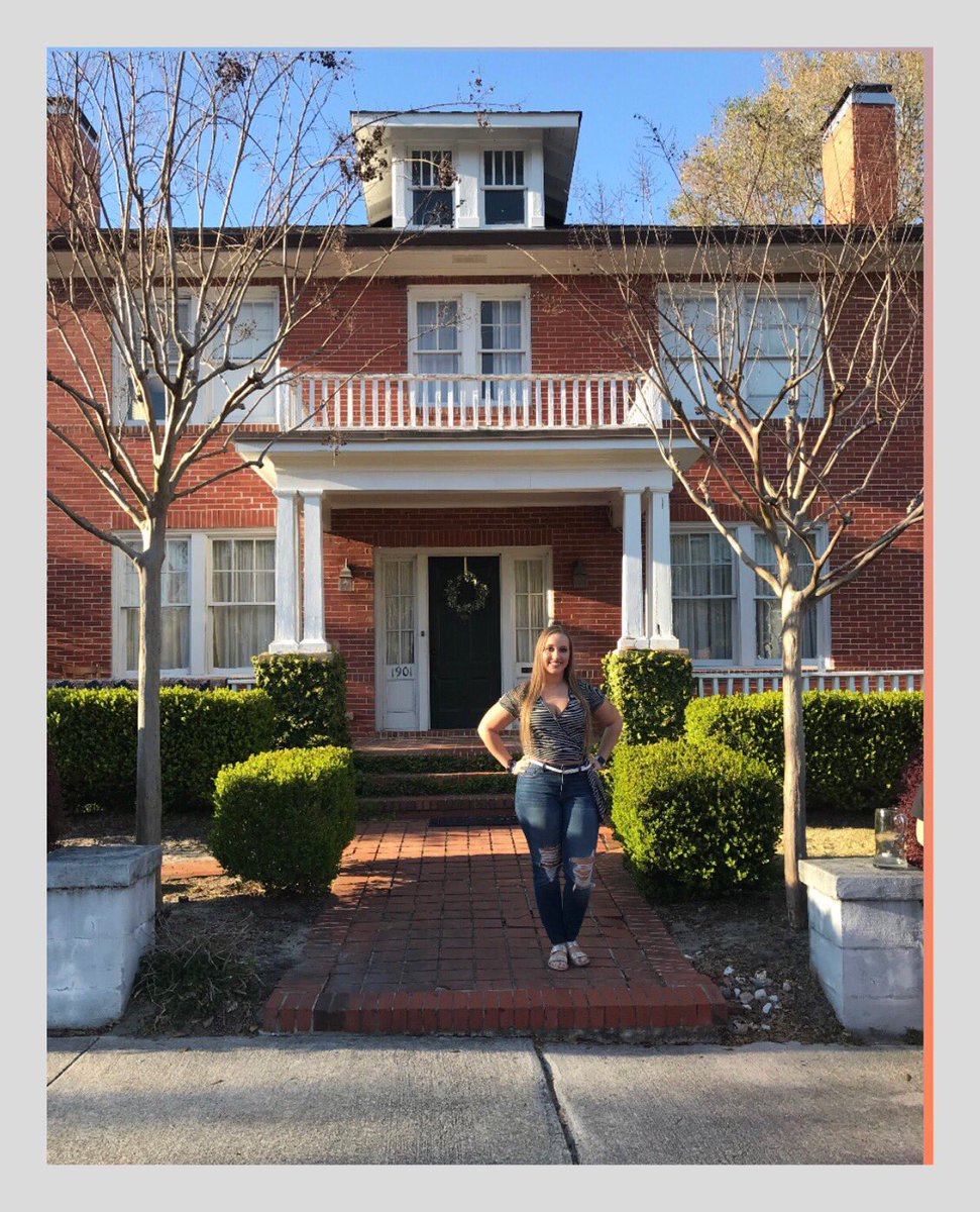 lindss_white's tweet photo. Somebody told me that this is a place where everythingโs better and everythingโs safe. ๐โค๏ธ #oth #returntotreehill https://t.co/qkcCtQ3uKM