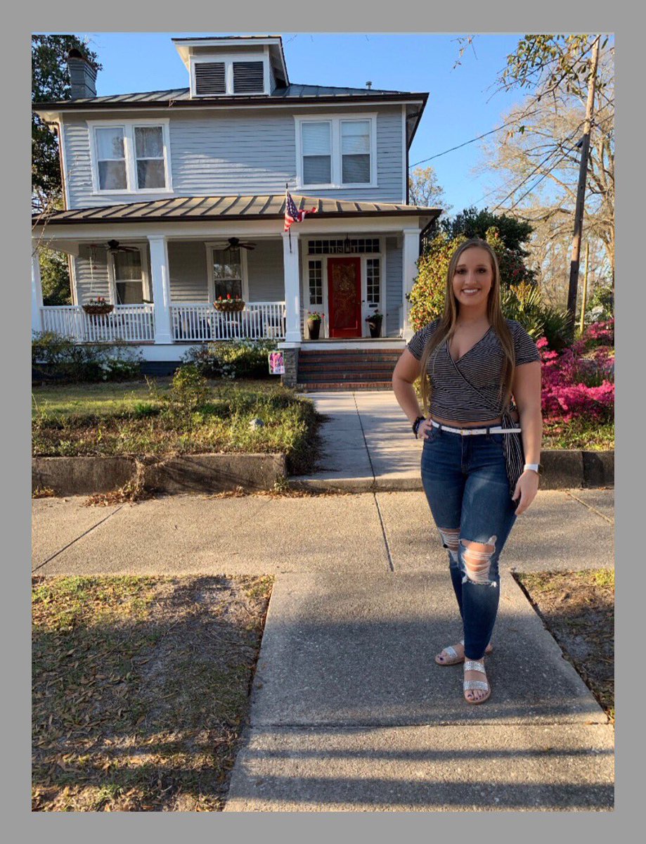 lindss_white's tweet photo. Somebody told me that this is a place where everythingโs better and everythingโs safe. ๐โค๏ธ #oth #returntotreehill https://t.co/qkcCtQ3uKM
