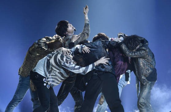 218_hopetori's tweet photo. @MTVEncuestas @weareoneEXO @BTS_twt @ygofficialblink @YG_iKONIC FAKE LOVE❤ @BTS_twt 
#MTV_Chart https://t.co/tVGjcgx2Lm