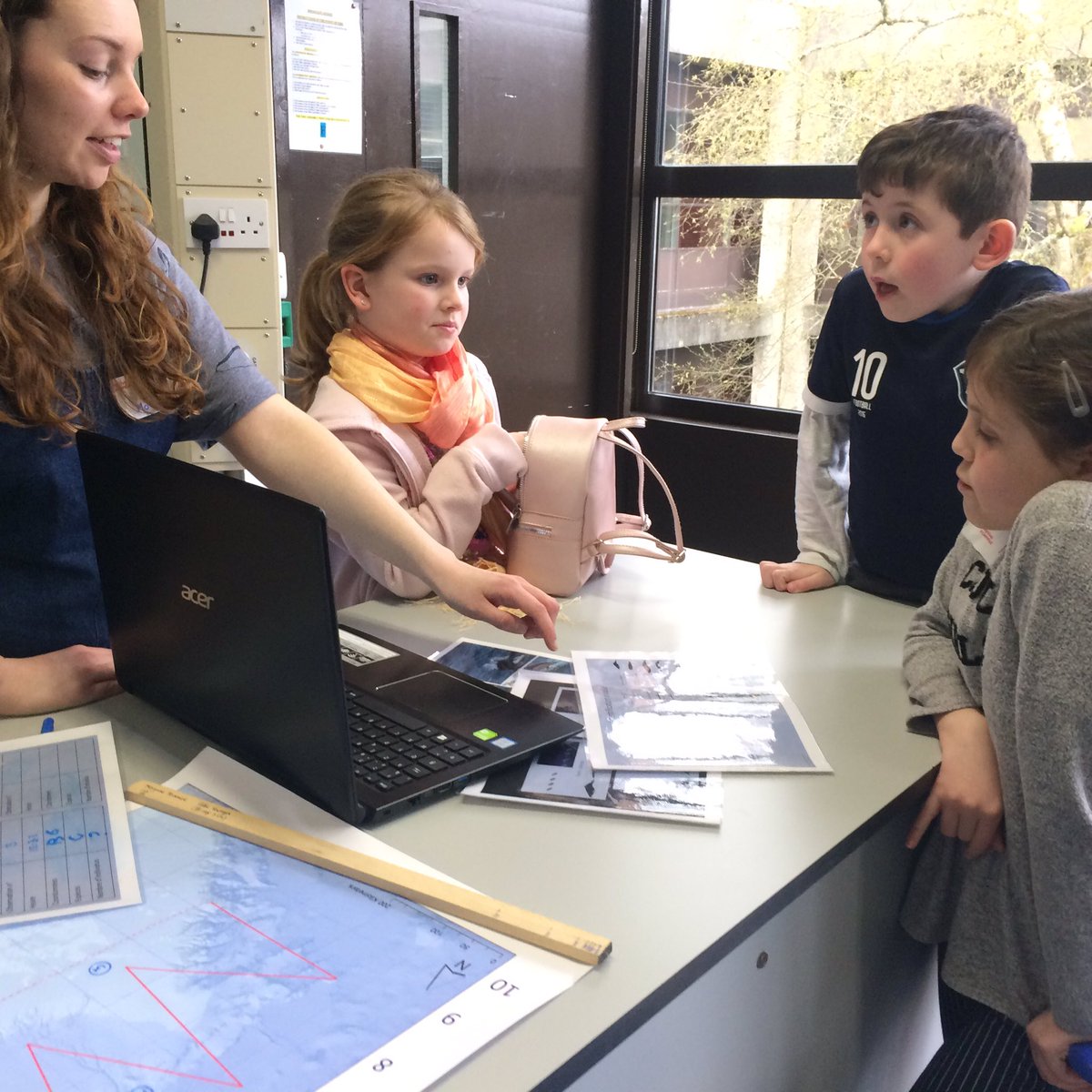 Cellexplorers's tweet photo. #nativescientist @morgane_pommier took the children on an expedition to identify sea mammals from visual & accoustic data! #FrancophonieFestival @FranceinIreland @Francophon_IE @GMITOfficial @NativeScientis1 #Believeinscience #scienceinfrench https://t.co/ZIBQ9nHmMi