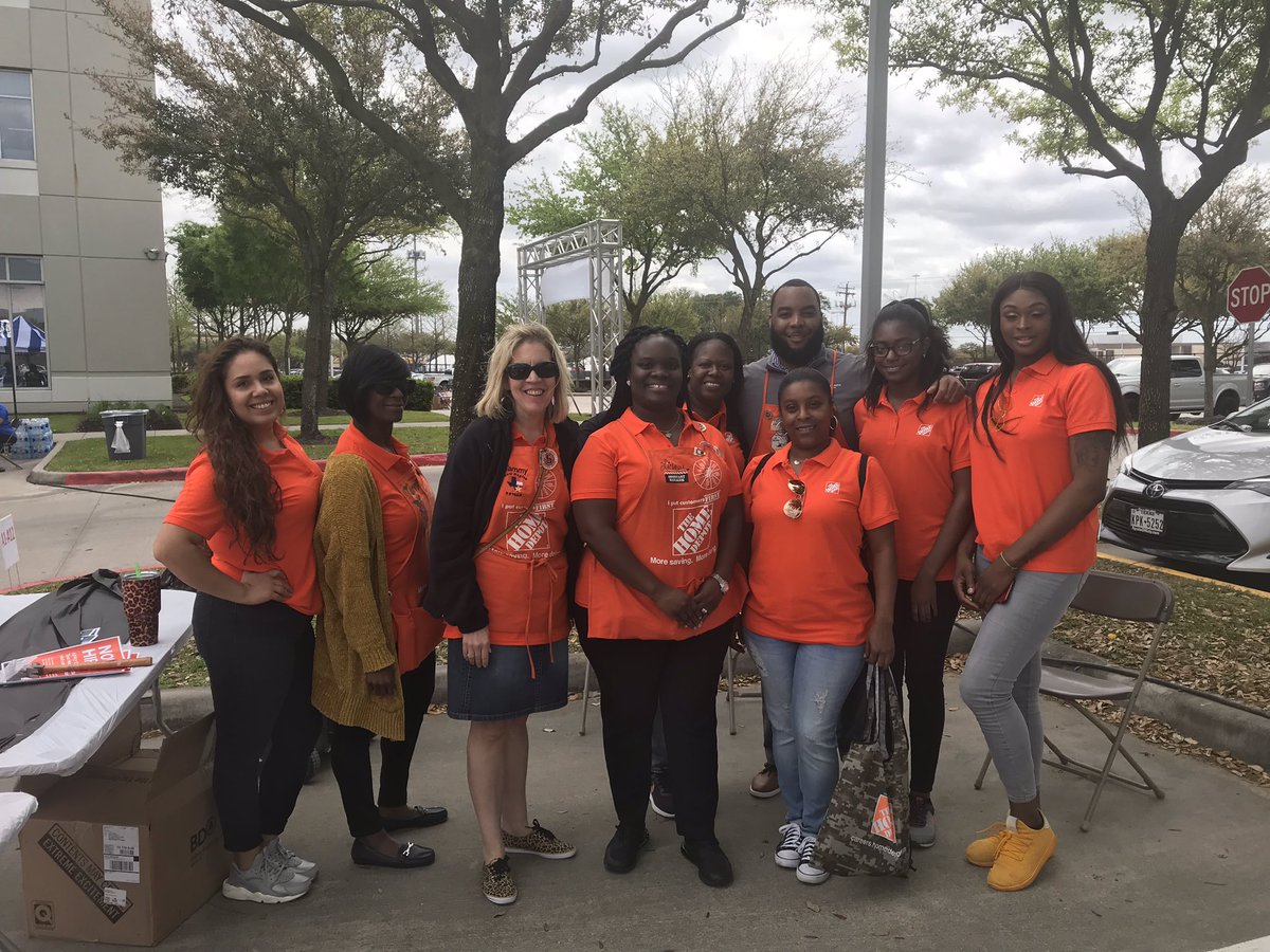 THDHillcroft's tweet photo. This group of individuals did an Outstanding Job Representing the Company today.
#HISDEvent
#BuildABetterBench
#WhenIGrowUp
#PartnerShips
#D260 #D007
@HeidiBorowski
@dontamcam
@JohnathanJ_713 @bliczwek https://t.co/BOf9jpE5Zz
