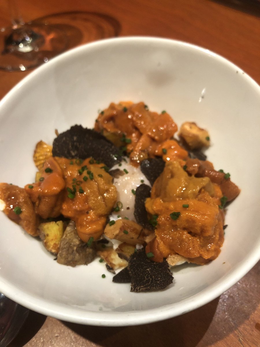 RicardoSanzChef's tweet photo. Huevos , papas fritas , trufa y erizo #presidentecarmona @kabuki_sushi https://t.co/5SWhiP6ny4