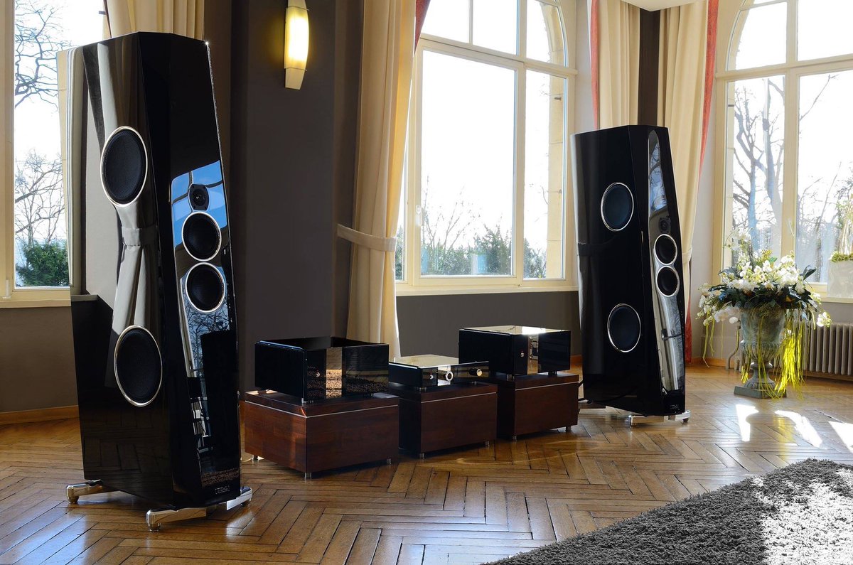 An amazing Tidal Audio HiFi System, beauty, grace, technical accomplishment, a true 'no compromises' system. Frissons and engagement guaranteed.
tidal-audio.com
lotushifi.co.uk
<a href="/lotus_340r/">Lotus Hifi</a>