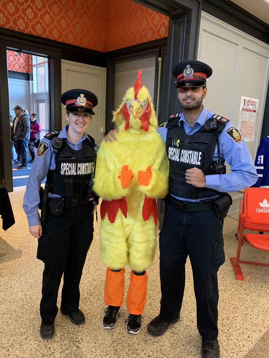 CobourgPolice's tweet photo. Our @CobourgPolice Special Constables and #auxiliary officers are out tonight at the @YMCACobourg #WingFling at LIUNA Hall! The #YMCA runs this annual event in support of their #StrongCommunities campaign. #LiveMusic #ChickenWings #raffles #community https://t.co/lbS1GsGTNu
