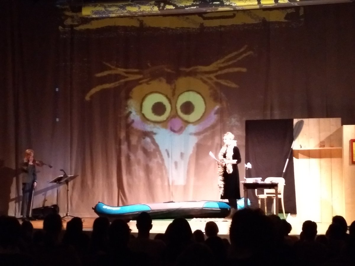 Joseolivaresfl1's tweet photo. Les croqueurs prennent d'assaut le printemps du livre ! Le tout est exposé au 5. Agnès mathieu-daudé nous régale avec son spectacle pour enfants. #grenoble #DessinDePresse #dessin @jonathanlarabie @m_cambon @Adenecartoon @MorganNavarro #cled12 https://t.co/72u6XMndrr