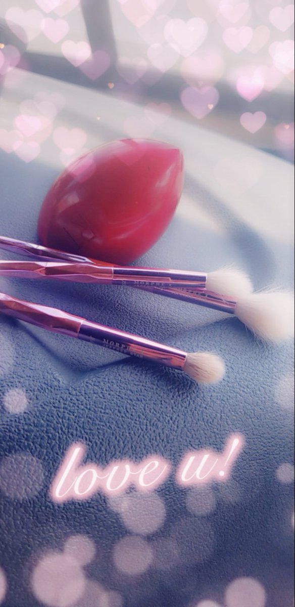 mea2416's tweet photo. Have you ever been afraid to wash your brushes bc your afraid you'll ruin them,me too🤔🙃😕!!lol but I did it finally washed my brushes and yup...still approved..thank you @JeffreeStar 😍 Protecting my sponge from the elements thanks #truckerwife @realtechniques   @MorpheBrushes https://t.co/dbiA2jvDHJ