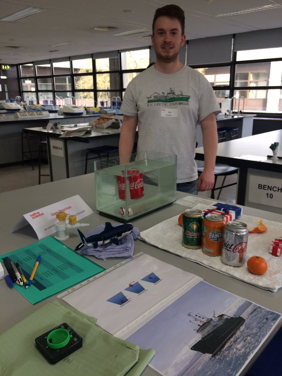 Cellexplorers's tweet image. #nativescientist Liam demonstrated and discussed buoyancy and why it matters to boats, divers or marine life! #FrancophonieFestival @FranceinIreland @Francophon_IE @EOS_NUIG @NativeScientis1 #Believeinscience #scienceinfrench