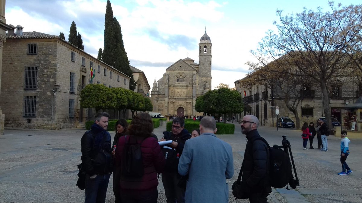 jaenturismo's tweet photo. El grupo #FamTrip de @GuiaMichelin_ES conoce el conjunto monumental renacentista de #Úbeda. #GuiaMichelin2019 #MichelinExperience #MichelinJaén #famtours #GrupoCPHE #ciudadespatrimonio #JaénParaísoInterior https://t.co/KNIlzOks2p