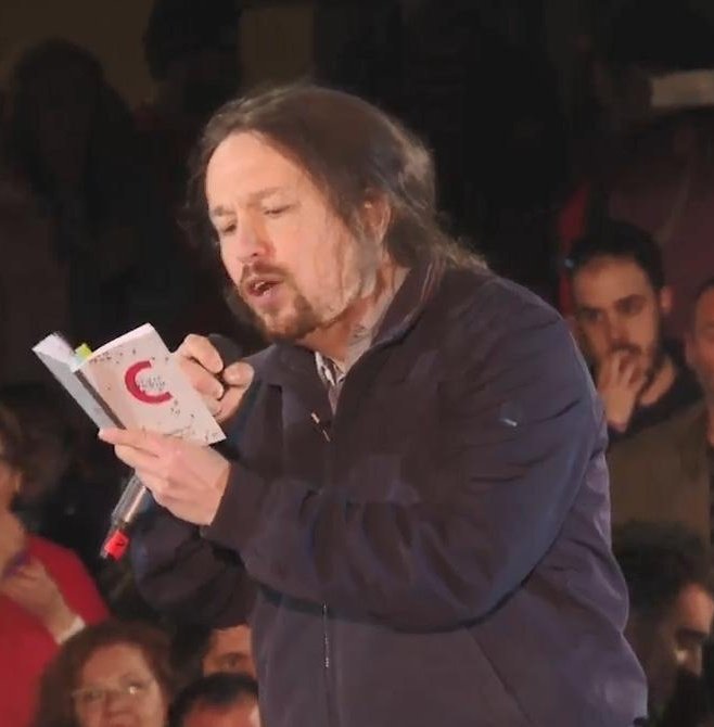 detrastrastras's tweet photo. Más gordo. Más greñas. Como recién salido de la cama. No sé, llamadme incrédulo, pero para volver de una alerta antifascista, no lo veo nada mal. https://t.co/icChRp5vWG