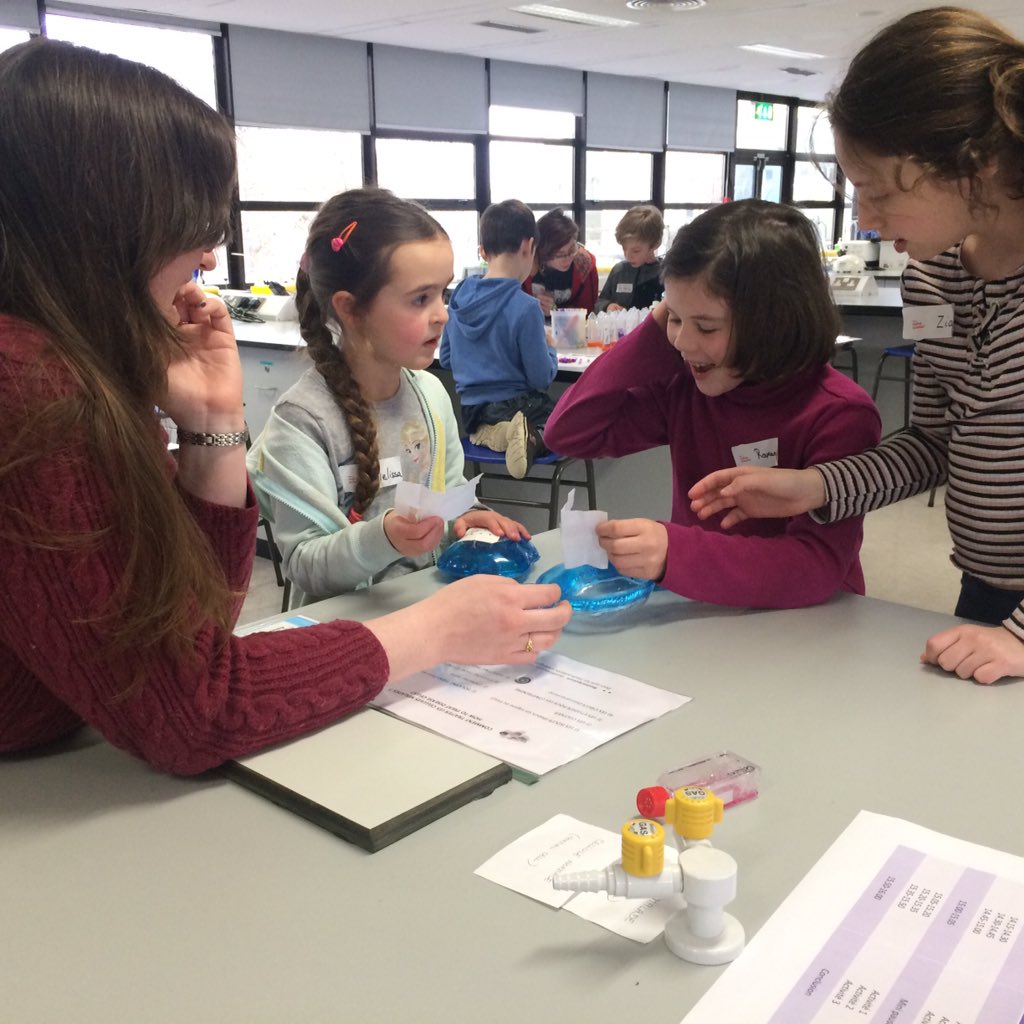 Cellexplorers's tweet image. #nativescientist Stephanie explained the strategies used by scientists to identify malfunctionning cells in diseases and to target them for treatment #FrancophonieFestival @FranceinIreland @Francophon_IE @ARCresearchNUIG @NativeScientis1 #Believeinscience #scienceinfrench