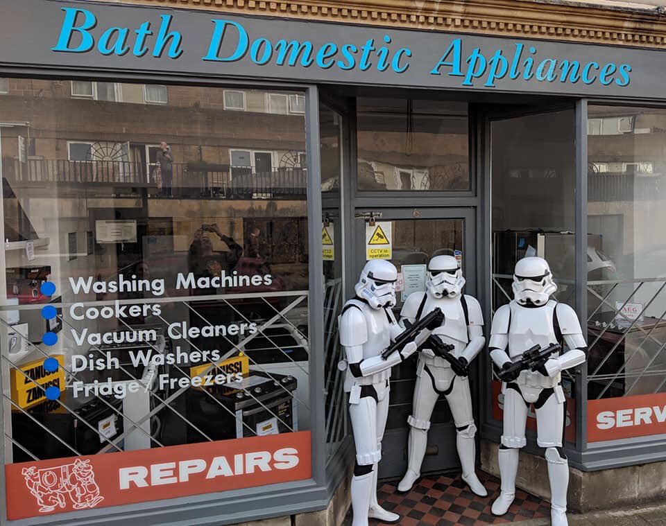 MKGarrisonUK's tweet photo. White goods for sale... π #mkgarrison #BathComicCon https://t.co/6oNCJwlMKM
