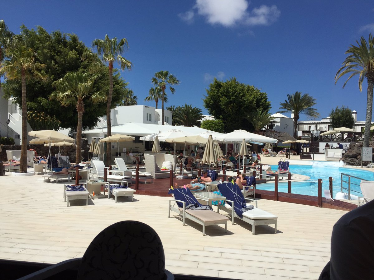 DazzaJohno's tweet photo. I’ve gained a few stretch marks this week .... fantastic facilities and hospitality  @h10hotels @H10WhiteSuites in Lanza 🐷🐷🐷🍾🍾🍾🍺🍺🍺🧁🍩🍧🥓🍳 ☀️ ☀️ ☀️ https://t.co/BG7rpTORtT