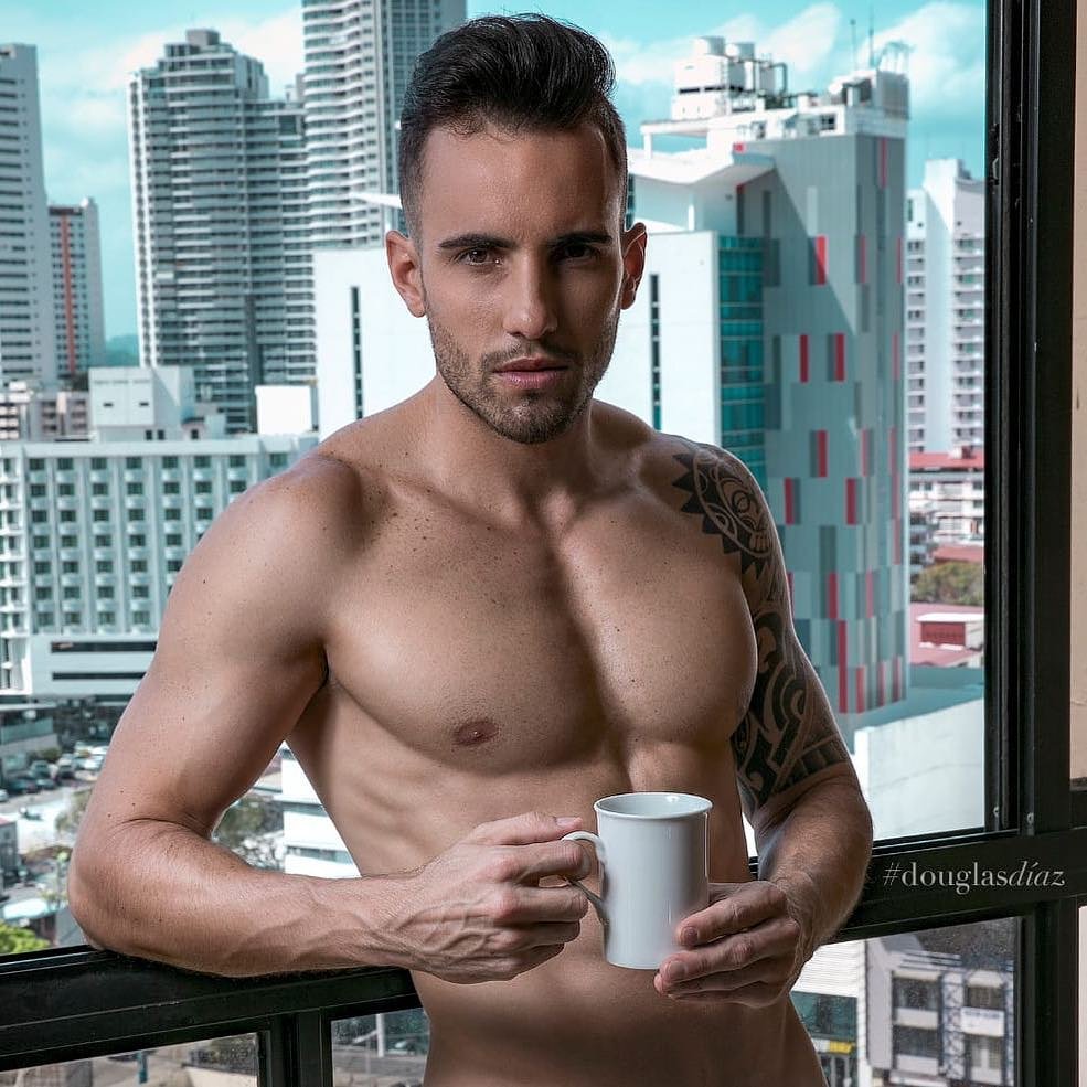 calle7panama's tweet photo. Hola soy @serginho_gotti y los fines de semana tomo cafΓ© βββ #WeekendC7pa π₯π₯π₯ https://t.co/ApVOPZnVUq