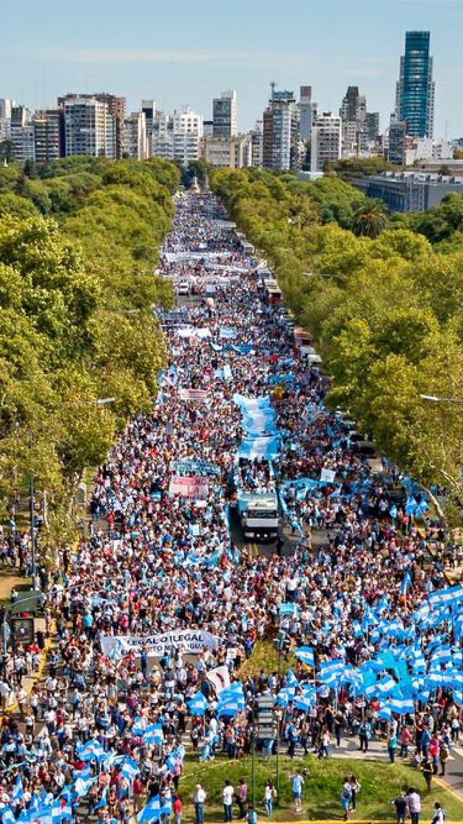 CosasNombre's tweet photo. #23M Gracias a los #300MIL que marcharon en CABA. Y a los muchos más en el interior. No nos callan más. #NoFueLey #SomosMuchos #CuidemosLasDosVidas #SalvemosLas2vidas  #ArgentinaEsProVida #MarchamosXlaVida @edufeiok @marianoobarrio @gabimichetti @mauriciomacri #EsteFinde https://t.co/oHO8v6IkID