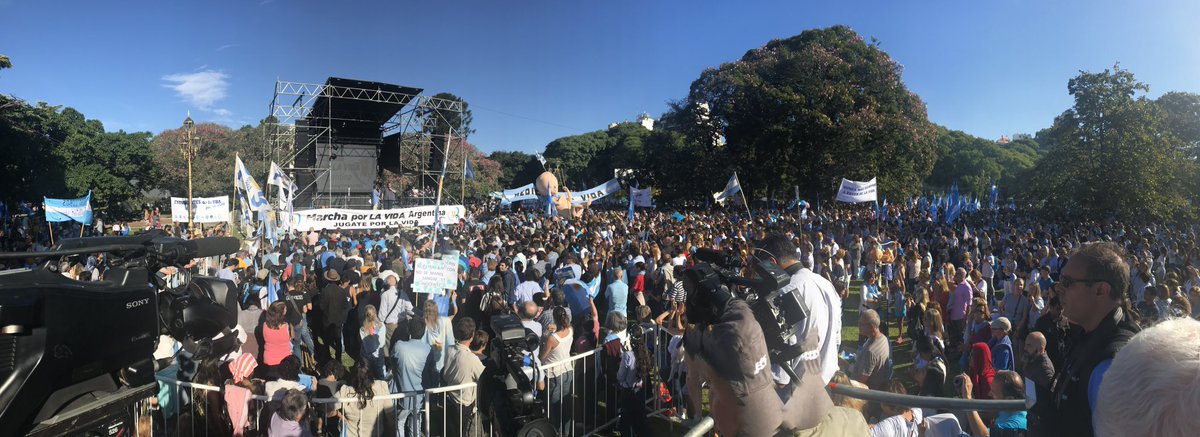 CosasNombre's tweet photo. #23M Gracias a los #300MIL que marcharon en CABA. Y a los muchos más en el interior. No nos callan más. #NoFueLey #SomosMuchos #CuidemosLasDosVidas #SalvemosLas2vidas  #ArgentinaEsProVida #MarchamosXlaVida @edufeiok @marianoobarrio @gabimichetti @mauriciomacri #EsteFinde https://t.co/oHO8v6IkID