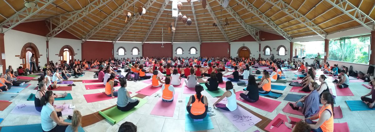 SportsWorldMex's tweet photo. Cerramos Ilumínate con Yoga • RENACER • con mantras y agradecemos a todos nuestros asistentes por ser parte de este emotivo evento. #gymit #paceit https://t.co/Eo7hcbVkt3