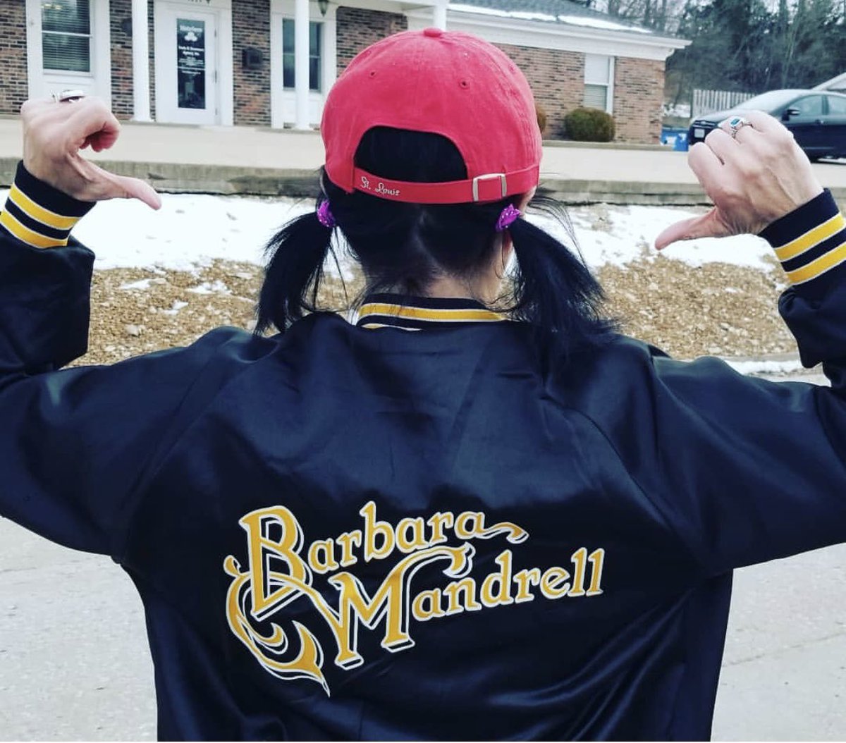 therhinestone00's tweet photo. Just me and #barbaramandrell burnin’ the midnight oil 🖤🎶😂 #tourjacket #thingsilove #countrymusic #pigtails https://t.co/DAddaTKAiU