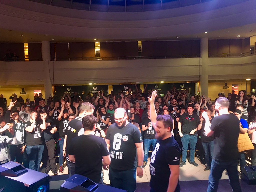 TheMartinStark's tweet photo. Elkèpesztö napon vagyunk túl. Nehèz szavakba fogalni ami most hazaèrve bennem van. Èletre szóló èlmèny volt! Csak egy szó: Köszönöm! 🙏 @kopasz_official @thevrjani @thevrpisti @Dre3dd_gaming @nessajthelol @yeahunterlol @cutieclaudii_ @89Harlequinn #hardmode #hmchallenge https://t.co/8E0dZxRkEH