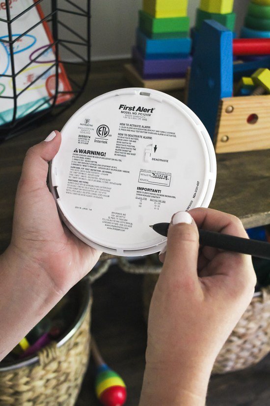 Tammileetips's tweet photo. #ad I love that @FirstAlert is making late night wake ups from low battery chirps a thing of the past. This 10 yr sealed battery alarm provides reliable protection for your family.  Check out this post from @withinthegrove to learn more -> https://t.co/X5S0MBtv4Q   #LiveWithA10 https://t.co/9iIr0v1uI7
