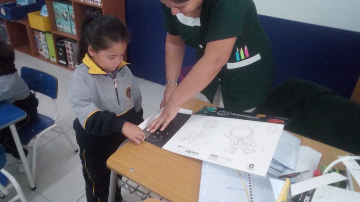 ExploraMaule's tweet image. #Linares:Niñas y Niños del Col. Concepción, pintaron y armaron sus #AstroBox para observar eclipses!! @DiaAstronomiaCL #ExploraMaule @UTalca