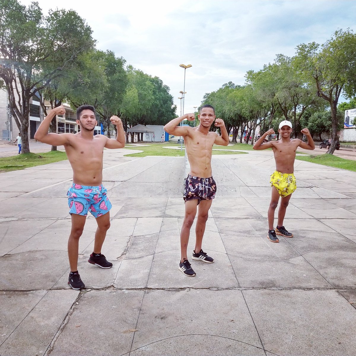 AlmeidaWisler's tweet photo. Bonde foda! 💥🕺✌️
#Calangos #pernafina #tomenapepeka #dance #intaboy #instagood #instabrasil https://t.co/SRQQkgB1Zp