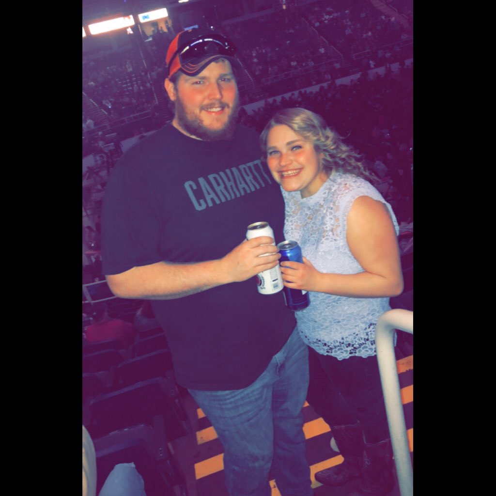 adriannaaaa9's tweet photo. @blakeshelton  #BSALBANY we ❤️ you!!! https://t.co/iBqZVOHiYG