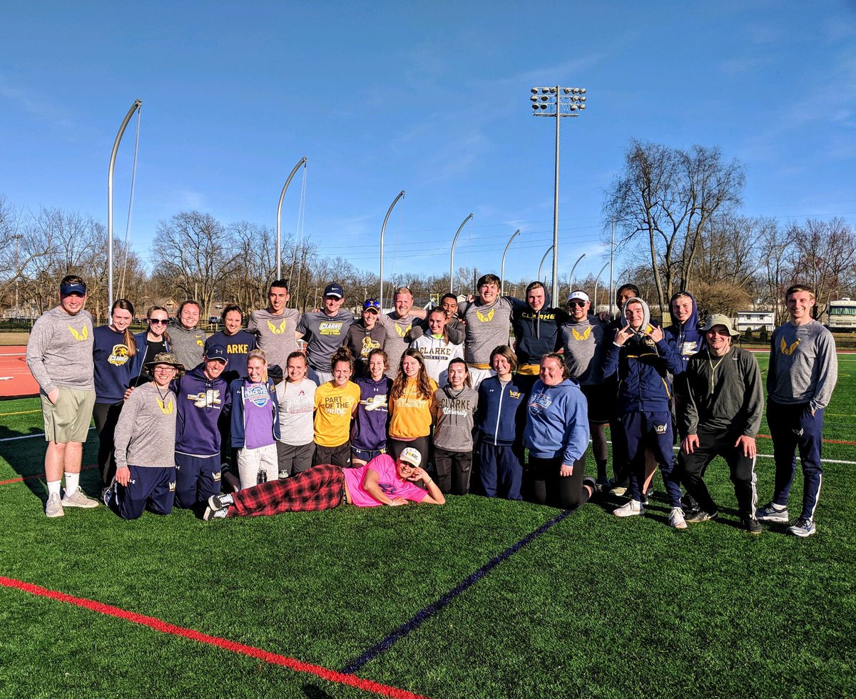 CUTFXC's tweet photo. after a GREAT weekend in kentucky we are finally headed back to iowa, we had a great meet with great competition, weather, and an awesome time! #springbreak2019 #sunburntfaces #nosunscreen #tomatoes https://t.co/nstGdztPey