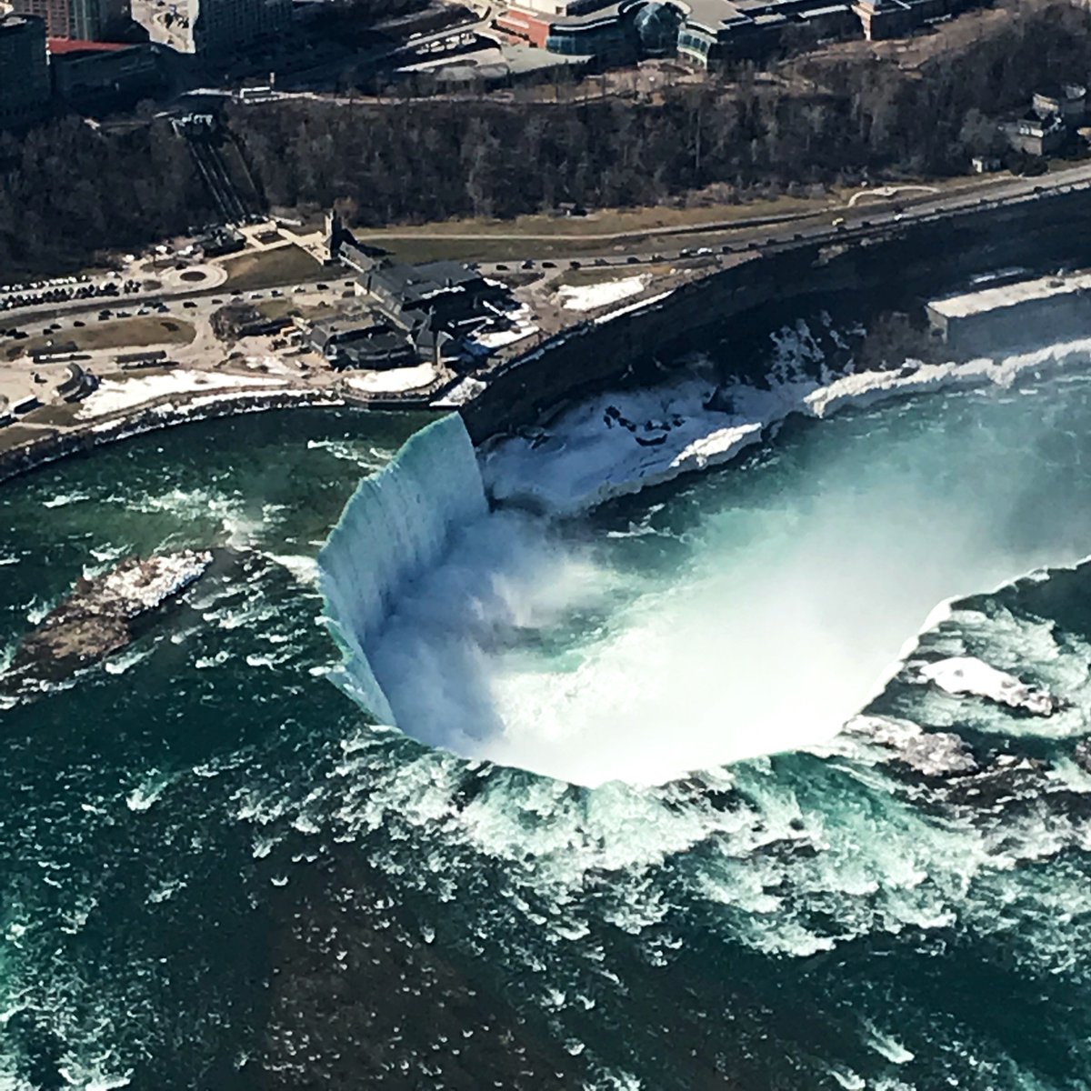 fallsmeetings's tweet photo. Ah, so this is what the birds see when they fly over #NiagaraFalls
#FAMweekend #MeetinNiagara #birdseyeview https://t.co/TYc89Be1xX