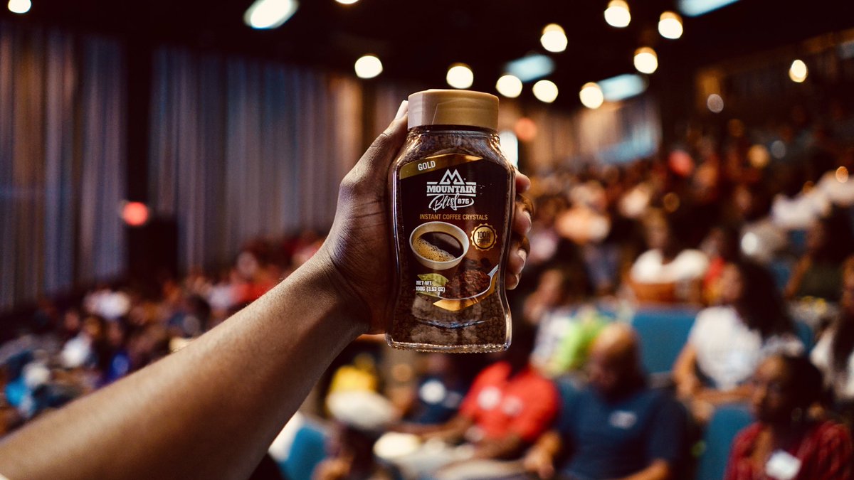 kameraboiiii's tweet photo. @IndiggoConJA with @mountainblissja...
It was a good vibe and amazing coffee😉. Great discussions and awesome people!!! See you guys next year 🤷🏾♂️... #MountainBliss876 #ICantBelieveItsNotBrewed #DamoiDaily #IndiggoConference https://t.co/FTEEpgdlAn