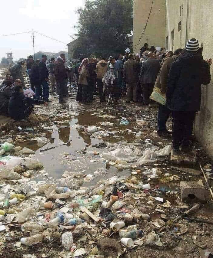 SalamST1's tweet photo. شاهدوا المكان المخصص لمراجعة المواطنيين في الدوائر العراقية بغداد في زمن يحكمها حزب الدعوة العميل . https://t.co/iBLHQCPb6V