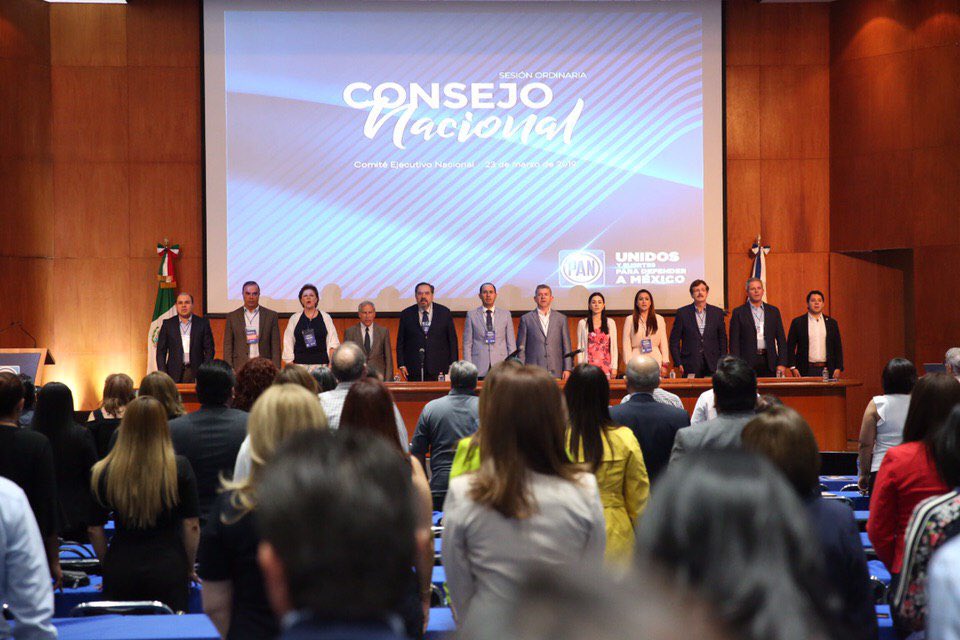 MarkoCortes's tweet photo. En @AccionNacional cerramos filas y nos acercaremos de nuevo a la sociedad ante la amenaza autoritaria que hay en #México; con unidad y ofreciendo alternativas de solución, los panistas habremos de enfrentar el panorama incierto que se vive en el país https://t.co/C2azzsCQPV