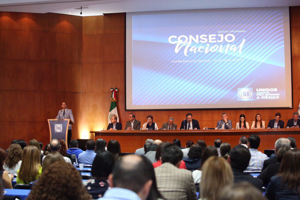 MarkoCortes's tweet photo. En @AccionNacional cerramos filas y nos acercaremos de nuevo a la sociedad ante la amenaza autoritaria que hay en #México; con unidad y ofreciendo alternativas de solución, los panistas habremos de enfrentar el panorama incierto que se vive en el país https://t.co/C2azzsCQPV