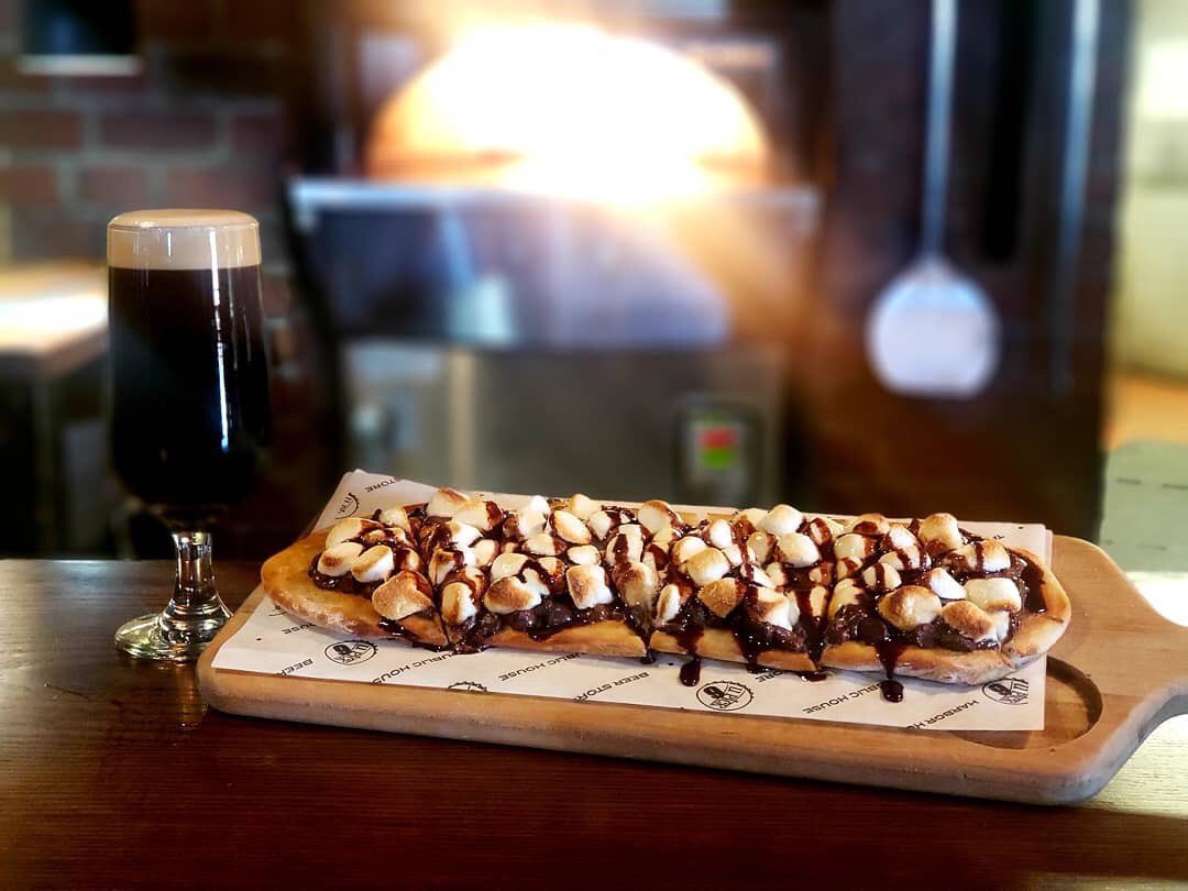 Have you tried our s’mores flatbread? You should! Paired here with <a href="/stbcbeer/">Southern Tier Beer</a> s’mores imperial milk stout on nitro at harbor house! #soooogood #southerntier #upick6 #harborhouse #smoresflatbread #dessertwithbeer