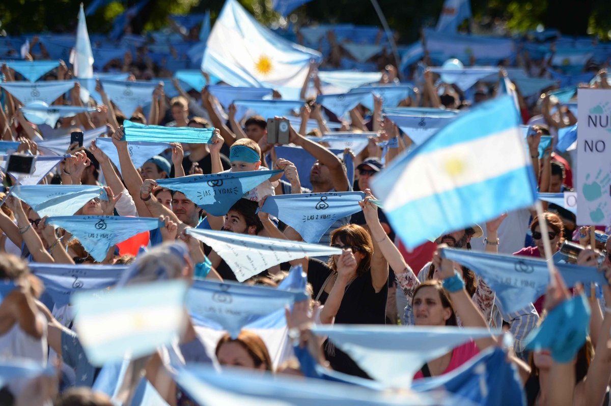 delatorrej's tweet photo. Impresionante y conmovedora demostración. ¡Argentina una vez más le dijo #SiALaVida!
 #YoMarchoPorLaVida 💙 https://t.co/Q3BLaY0uhv