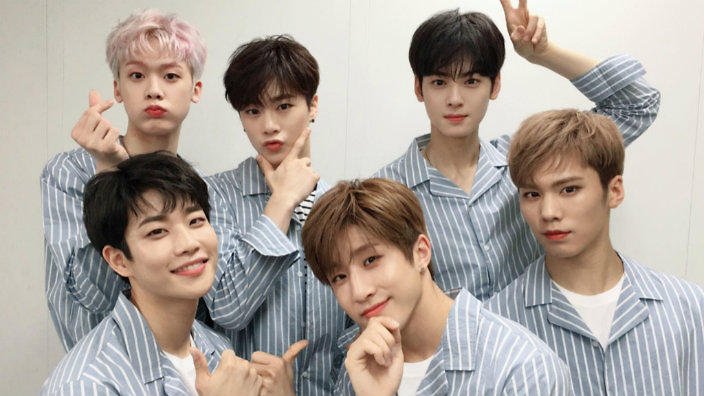 MTVChoices's tweet photo. . @offclASTRO VS @ArianaGrande

RT: ASTRO
MG: Ariana Grande

-Comenta tu favorito/a para sumar menciones✅
#MTV_Chart https://t.co/hCmb6KpFVe
