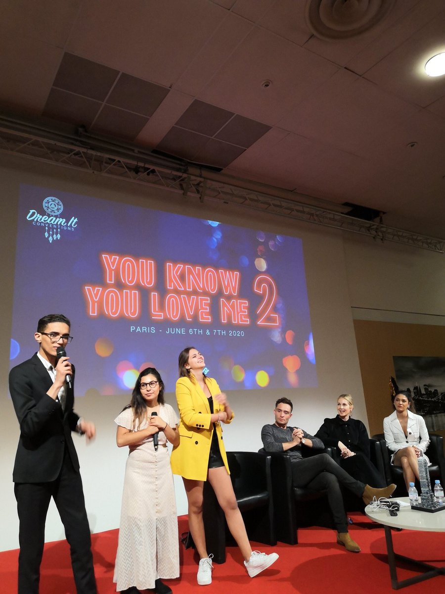 BRWestwick's tweet photo. 📸 || Ed Westwick, Jessica Szohr e Kelly Rutherford no painel da #DreamItCon em Paris, França. https://t.co/tFr5rUFyXe