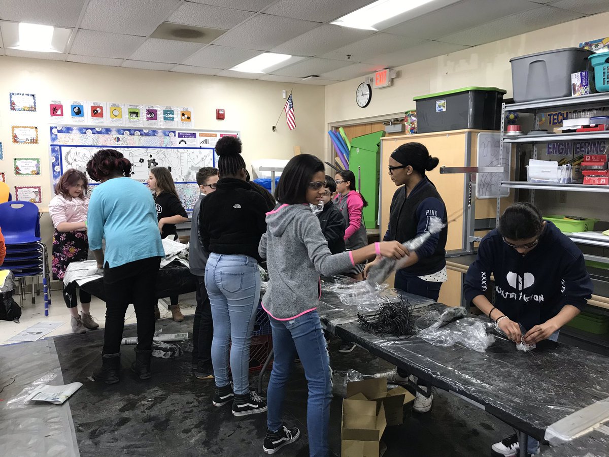 ScncTeacher2015's tweet photo. Students helping Living Lands and Waters wrapping trees for the Million Tree Project #MillionTreesProject @GlenviewEMSD https://t.co/7qowKMwmvh