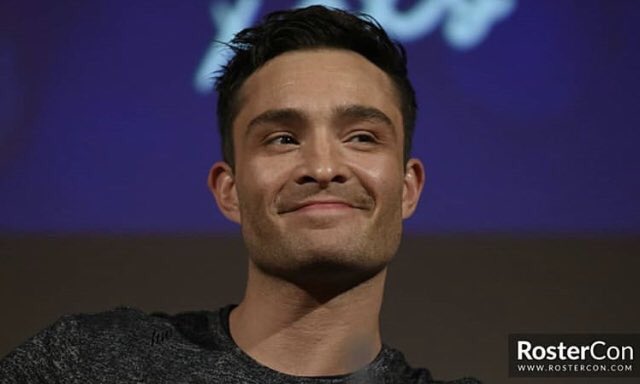 BRWestwick's tweet photo. 📸 || Fotos do Ed Westwick durante o painel da #DreamItCon em Paris, França. https://t.co/PW0CpUgSEg