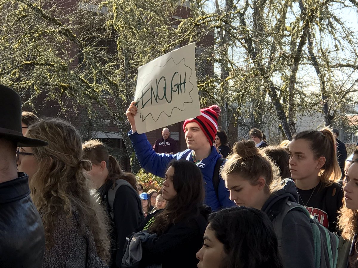 LiftEveryVoiceO's tweet photo. We remember when tens of thousands across Oregon took part in the #MarchForOurLives. That’s why faith and student leaders are asking #ORLeg to support #HB3223 &amp; #HB3265. Pls call your state rep at 800-322-2313. Want more info? Visit https://t.co/dQ6oP6mLac. #orpol #ENOUGH https://t.co/169KOMw8OI
